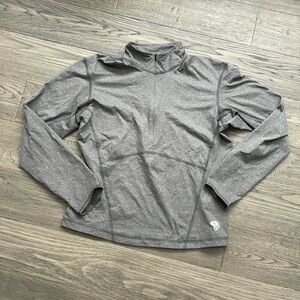 Mountain Hardwear Grey 1/2 zip long sleeve workout top